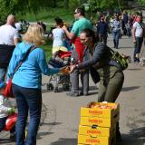 Slovenský rekord. Návštevníci Partizánskej lúky za 2 hodiny zjedli 971 ks jabĺčok